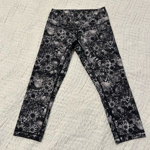 Lululemon capri leggings.women’s size 6.